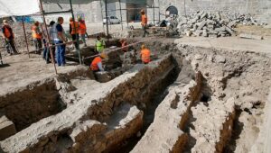 Diyarbakır'daki Amida Höyük'te Artuklu Sarayı'nın doğu surlarının temeli ortaya çıkarılacak