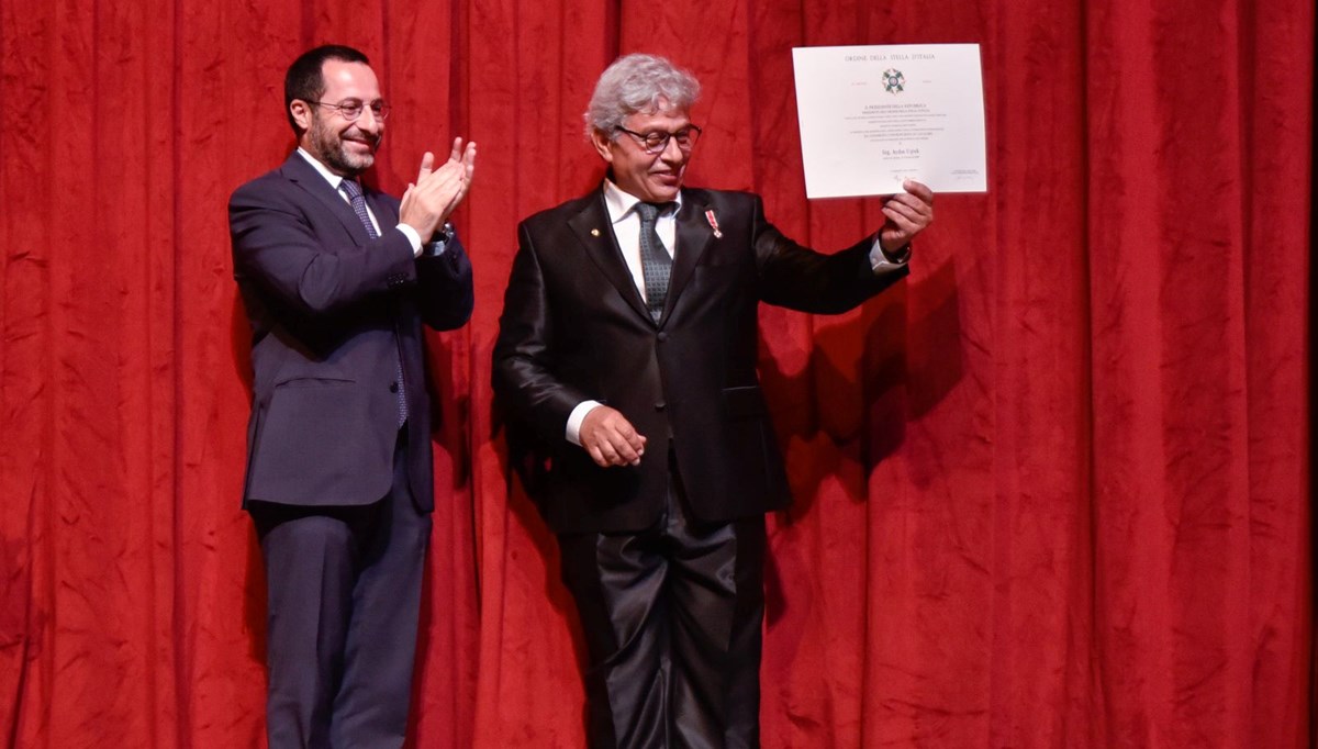İZDOB Sanat Yönetmeni Aydın Uştuk'a "İtalya Yıldızı" nişanı verildi
