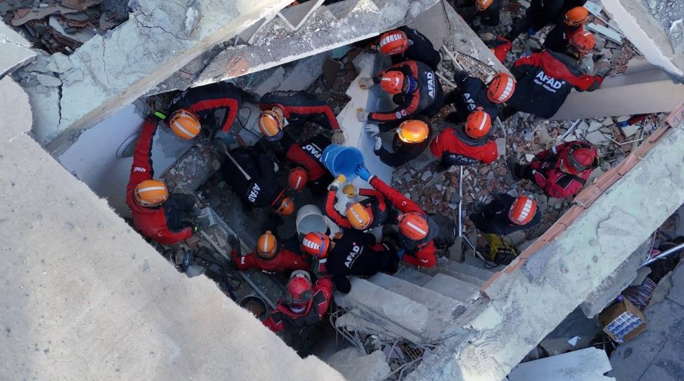 Gebze’de Çöken Binadan Umut: Dilara Sağ Kurtarıldı