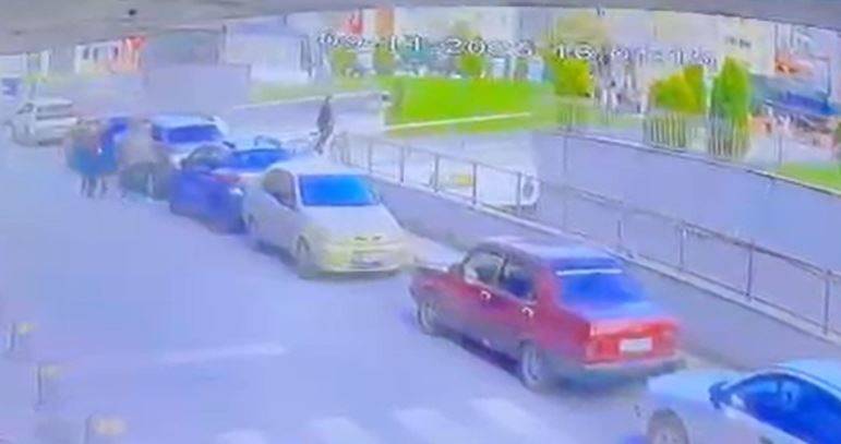 13 Yaşındaki Çocuk, Parkta Acımasızca Bıçaklandı!