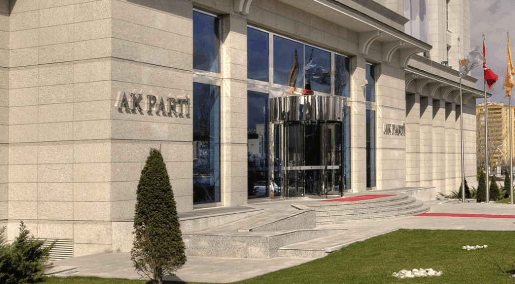 Ak Parti'de Beş İl Başkanı Değişti