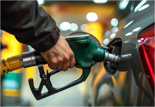 Akaryakıtta Sevindirici Haber! Motorine İndirim Geliyor