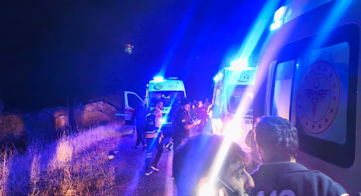 İşçi Servisi Devrildi: 17 Kişi Yaralandı