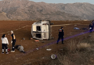 İşçi Servisi Devrildi, 2 Kişi Hayatını Kaybetti