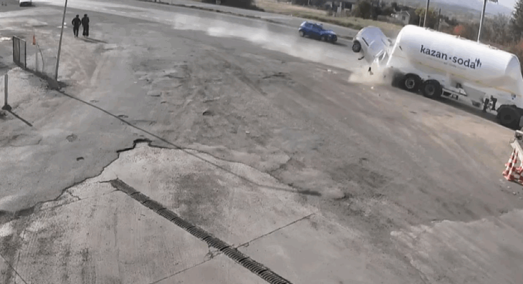 Korkunç Kazada Aynı Aileden 3 Kişi Yaşamını Yitirdi