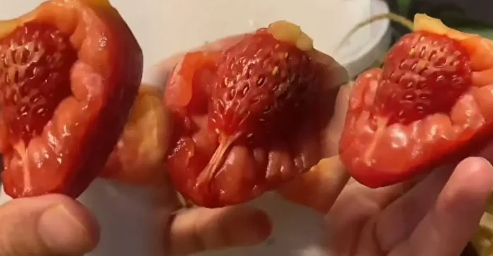 Marketten Domates Aldı, İçinden Çilek Çıktı!