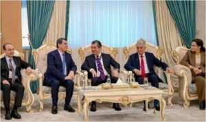 Mazlum Abdi Takım Elbiseyle Irak Zirvesinde Dikkat Çekti