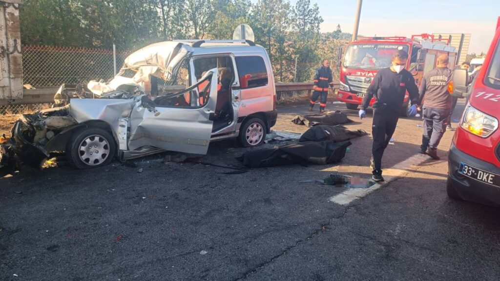 Mersin'de Feci Trafik Kazası: 3 Ölü, 3 Yaralı