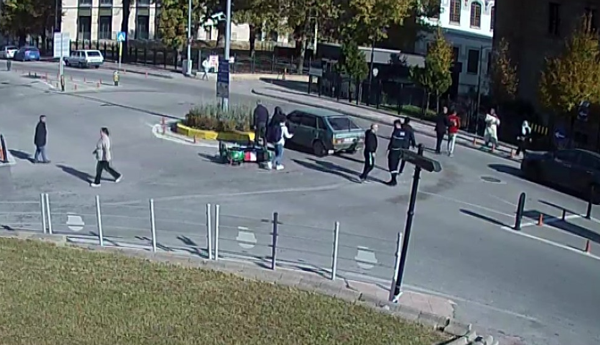 Motosikletli Takla Attı, Önce Fırlayan Ayakkabısını Giydi