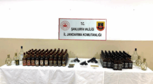 Şanlıurfa'da 97 Şişe Kaçak Alkol ve Silah Ele Geçirildi