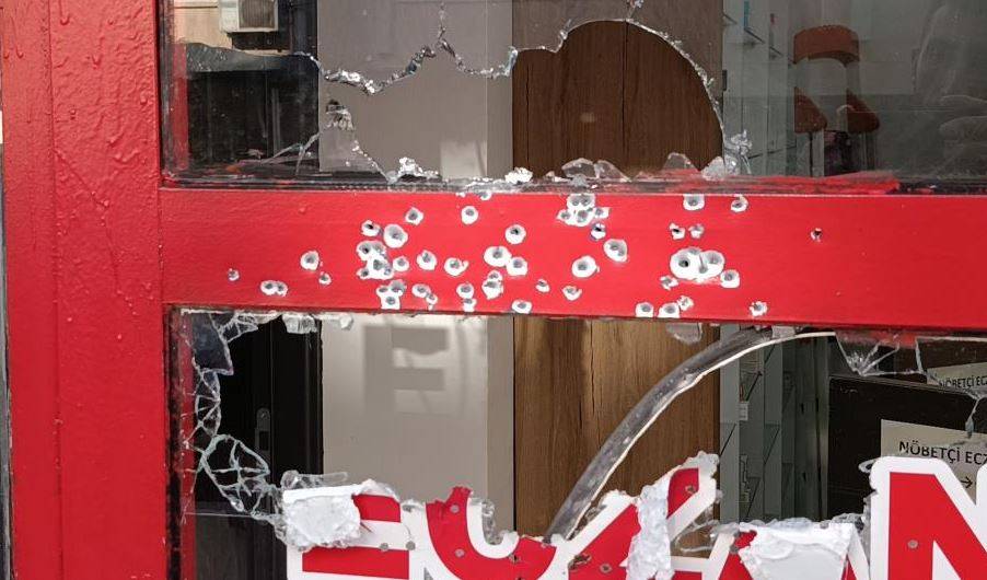 Şanlıurfa'da Eczaneyi Pompalı Tüfekle Taradılar!