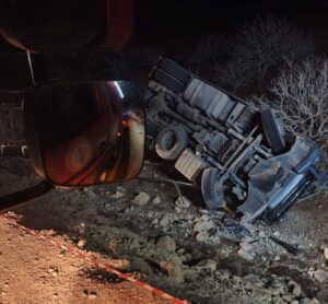 Şanlıurfa'da Kontrolden Çıkan Tırın Sürücüsü Hayatını Kaybetti