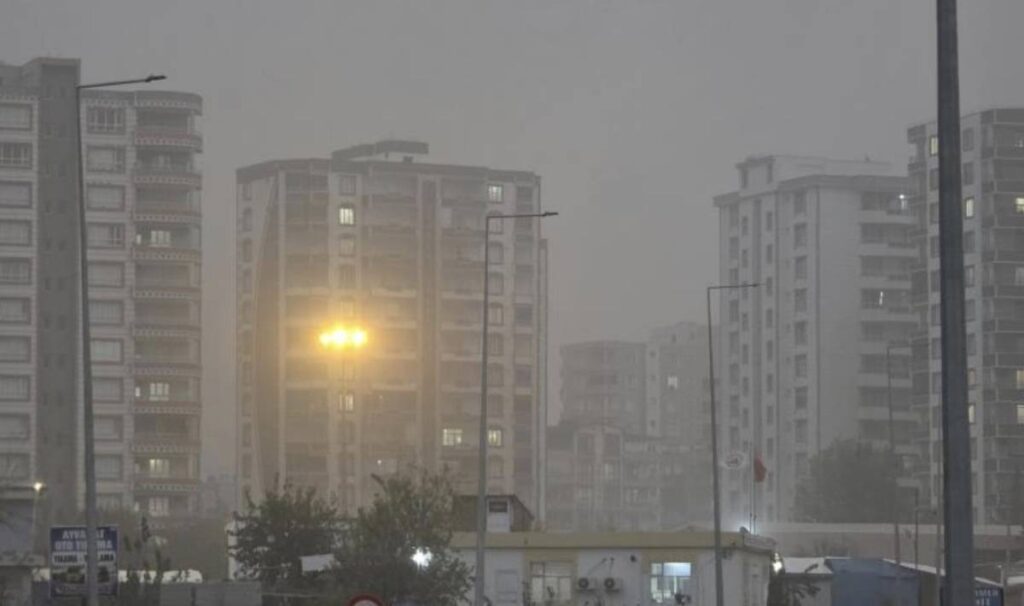 Siverek’te Gökyüzü Toza Gömüldü! Hayat Durma Noktasına Geldi