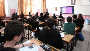 Skandal! 'Nutuk' Kitaplarını Çöpe Atan Lise "Şeytan İcadı"