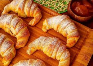 Türk Aile 2 Kruvasan Yedi Diye Uluslararası Kriz Çıktı!