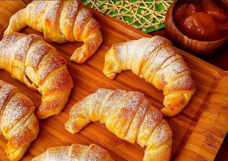 Türk Aile 2 Kruvasan Yedi Diye Uluslararası Kriz Çıktı!