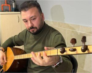 Düğünlerinde Söyledikleri Şarkı Başlarına Bela Oldu