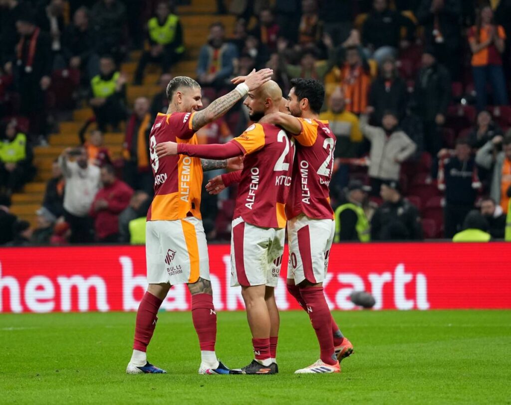 Galatasaray, Başakşehir Karşısında İlk Yarıyı Önde Bitirdi