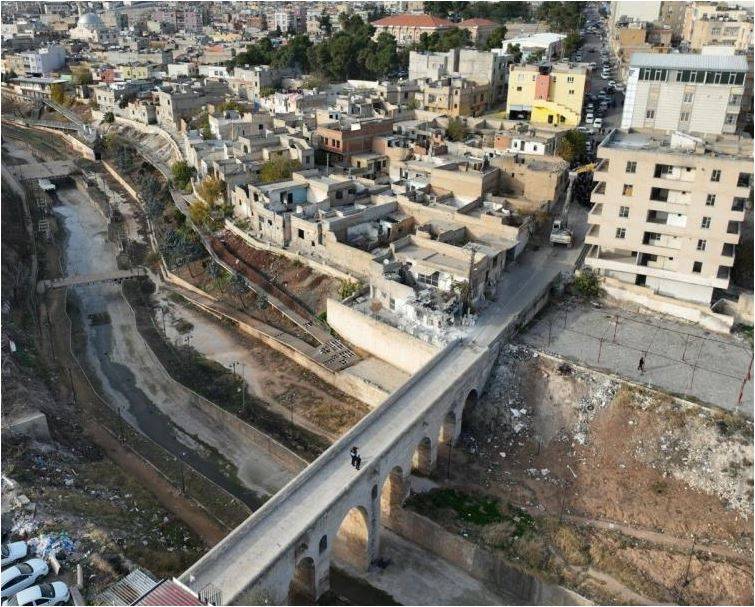 Gülpınar :“Bazıları Konuşur, Bazıları Yapar”