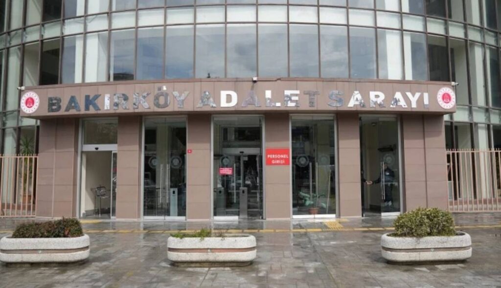 Hakim Baba Savcı Olan Kızını Dövdü!