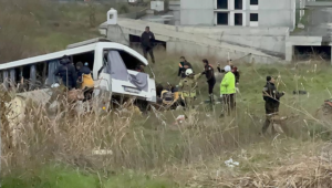 İstanbul'da Servis Aracı Devrildi: 2 Ölü, 9 Yaralı