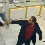 Kuyumcuların Müşteri Kavgası; Tekmeler Yumruklar Havada…