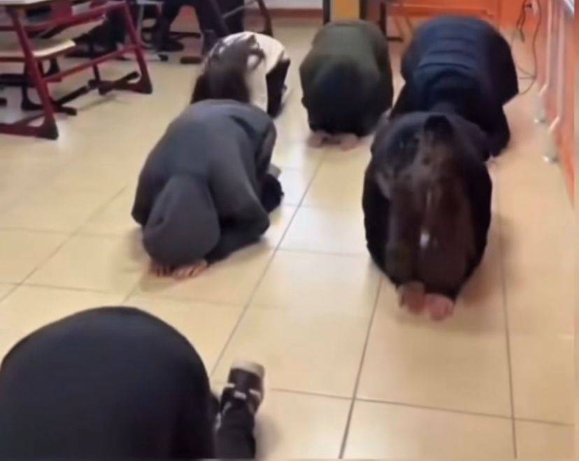 "Namazla Alay mı?” Görüntüleri Sosyal Medyada Tepki Topladı!