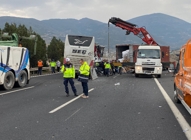 Osmaniye’de Feci Kaza: Otobüs Tıra Çarptı, 7 Ölü