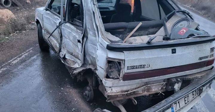 Şanlıurfa Harran'da Feci Kaza: Araç Hurdaya Döndü!