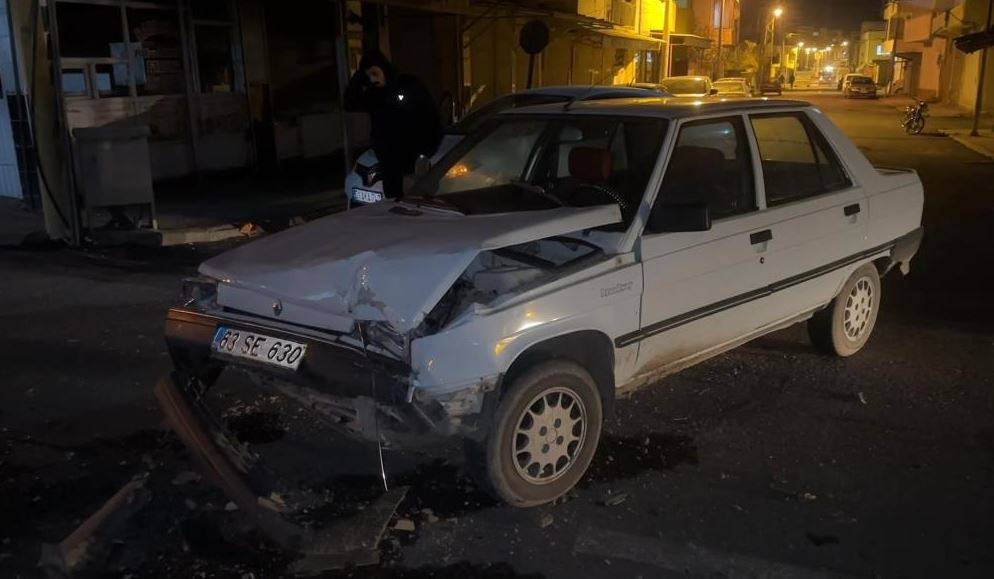 Şanlıurfa'da Feci Kaza 2 Otomobil Birbirine Çarptı!