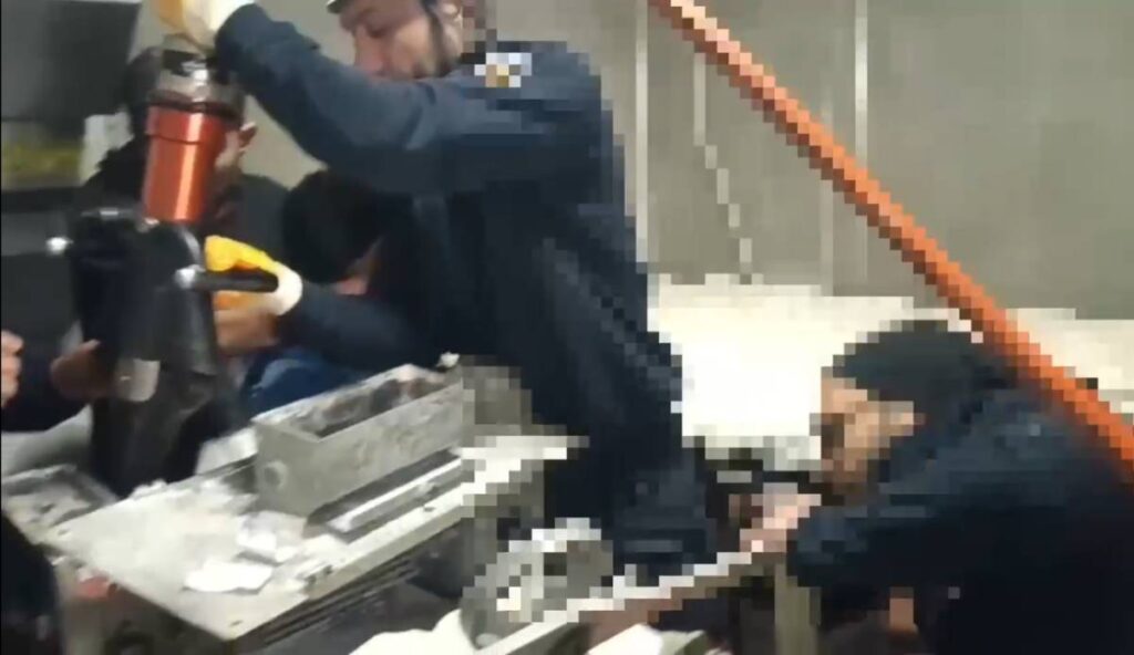 Şanlıurfa’da Hamur Makinesine Sıkışan Çocuk Kurtarıldı