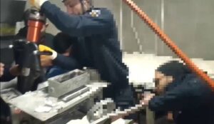 Şanlıurfa’da Hamur Makinesine Sıkışan Çocuk Kurtarıldı