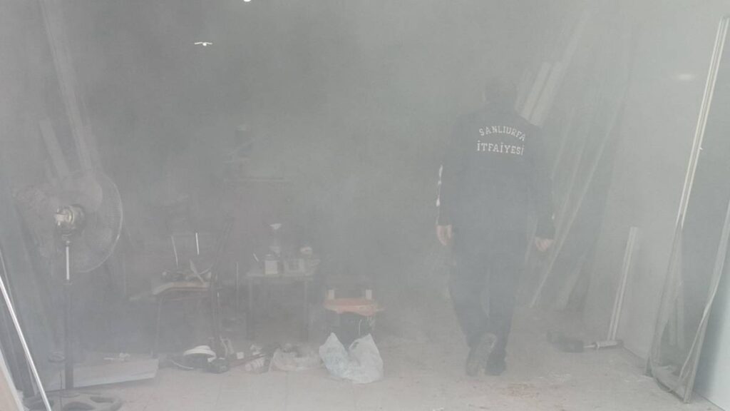 Şanlıurfa'da Mobilya Dükkanında Yangın Çıktı