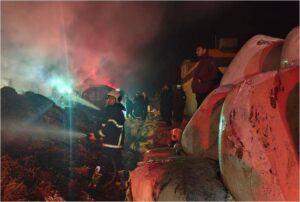 Şanlıurfa’da Samanlık Yangını Mahalleyi Ayağa Kaldırdı