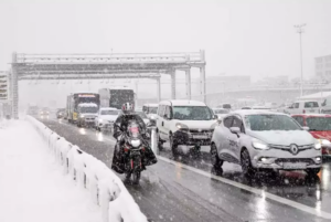 Şanlıurfa'da Yoğun Kar Ve Buzlanma Şehir Trafiğini Durdurdu