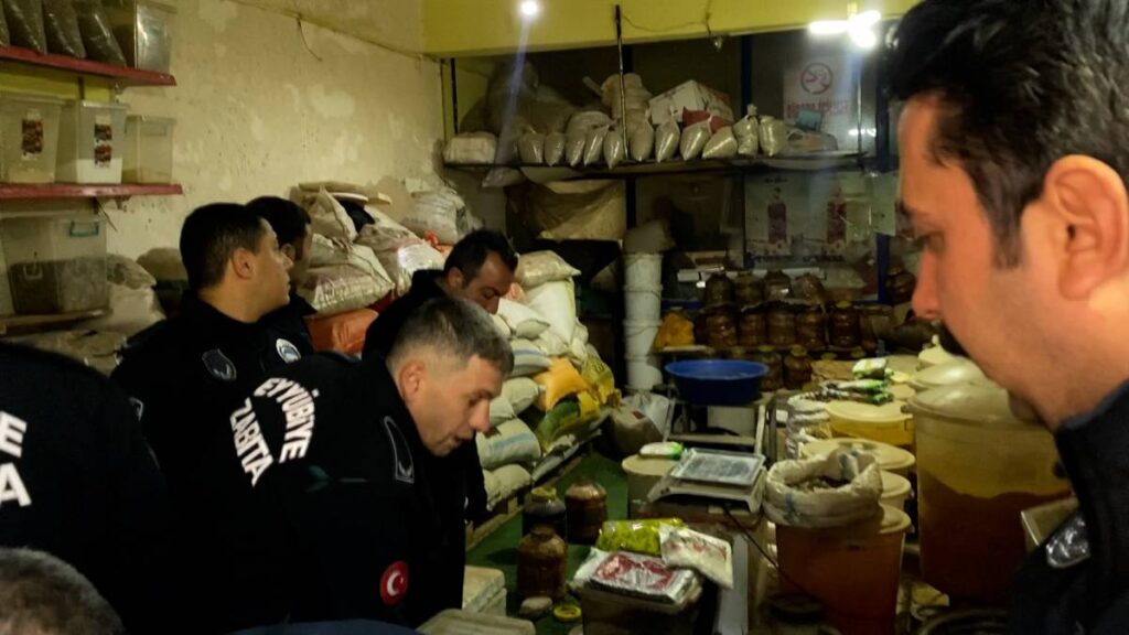 Urfa'da Bakkalda Denetim Şoku