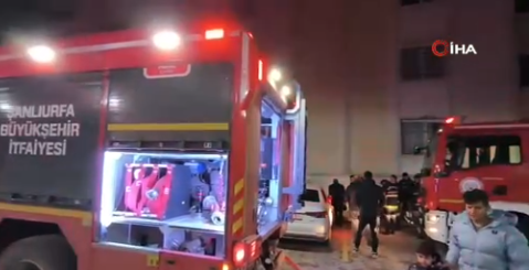 Binanın Girişinde Çıkan Yangın Korkuttu