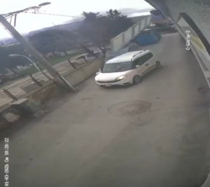 Bursa’da Şiddetli Fırtına: Çatılar Uçtu, Ağaçlar Devrildi