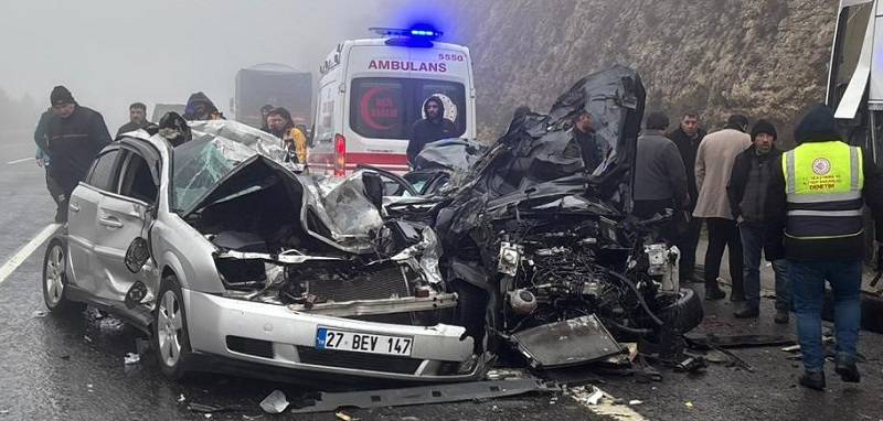 Gaziantep'te zincirleme trafik kazası: Ölü ve yaralılar var!