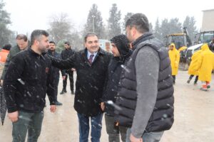 Haliliye Belediyesi ekipleri kar yağışı nedeniyle sahada