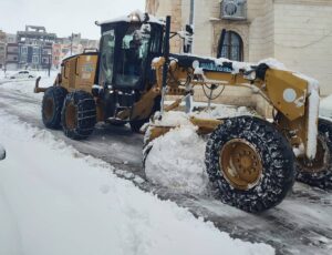 Haliliye Belediyesi ekipleri karla mücadele için sahada