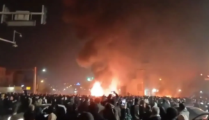 İran’da Gösteriler Alevlendi: Cami Ve Belediye Binası Yakıldı