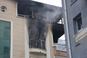 İşçilerin Kaldığı Daire Yangınla Küle Döndü