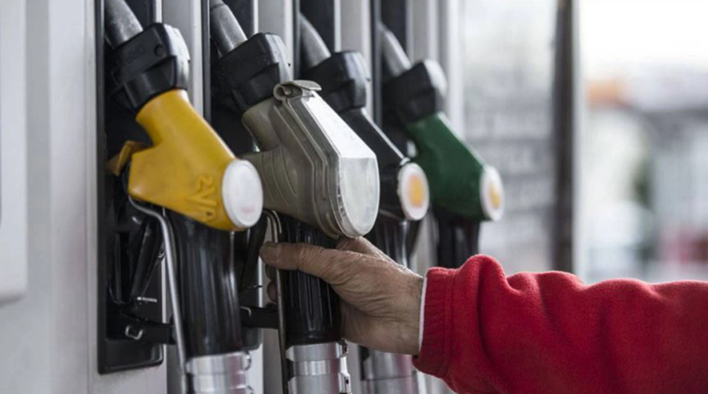 Petrol yükseldi: Akaryakıta bir haftada 3 zam!