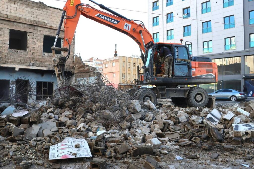 Şanlıurfa Büyükşehir, Yol Projesi İçin 59 Yapının Yıkımını Tamamladı