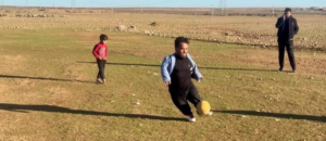 Şanlıurfa’da Kısa Boyuna Rağmen Futbol Yeteneğiyle Hayran Bırakıyor