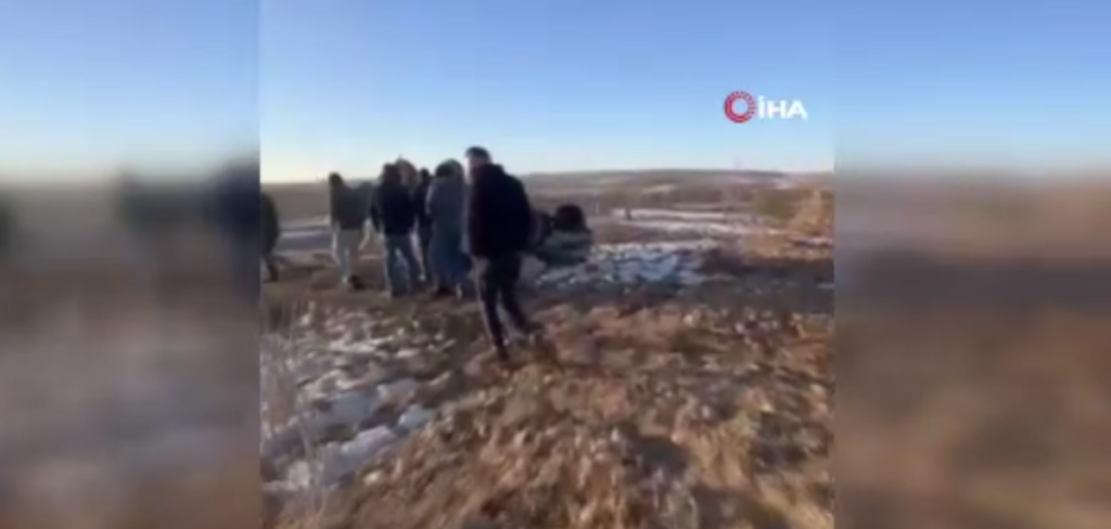 Şanlıurfa'da Lastiği patladı Araç Şarampole yuvarlandı