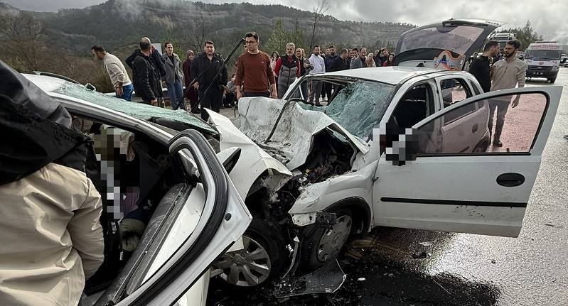 Burdur'da feci kaza: Çok sayıda ölü ve yaralı var!