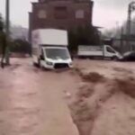 Hatay’da sağanak sele neden oldu, yollar suya gömüldü