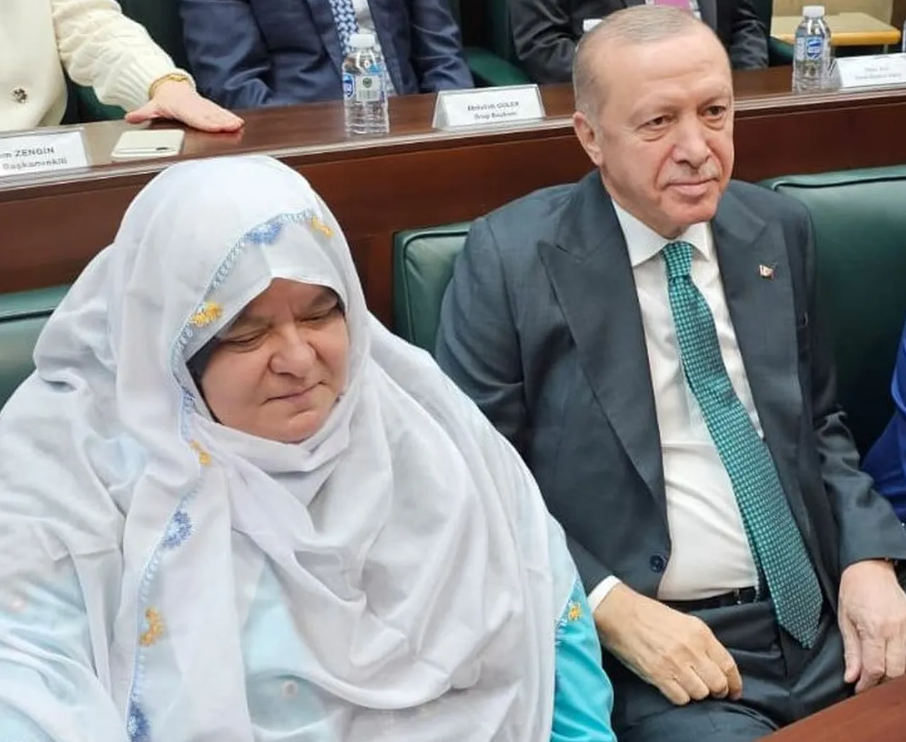 Kıyafetiyle gündem olmuştu: AK Parti TBMM Grup Toplantısı’na katıldı!